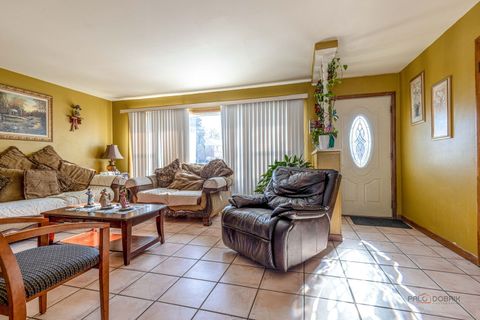 Tiny photo for 908 E Central Road, Mount Prospect, IL 60056 (MLS # 12557433)