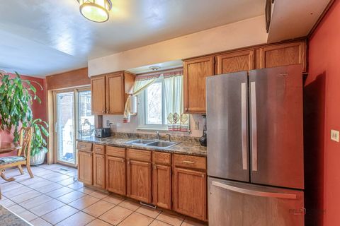 Tiny photo for 908 E Central Road, Mount Prospect, IL 60056 (MLS # 12557433)