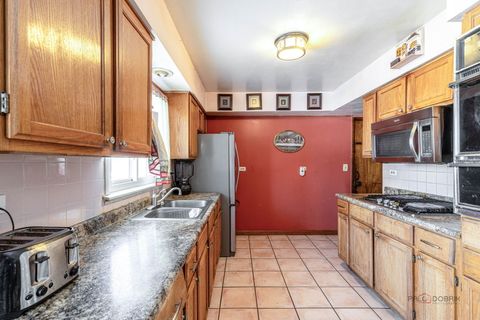 Tiny photo for 908 E Central Road, Mount Prospect, IL 60056 (MLS # 12557433)