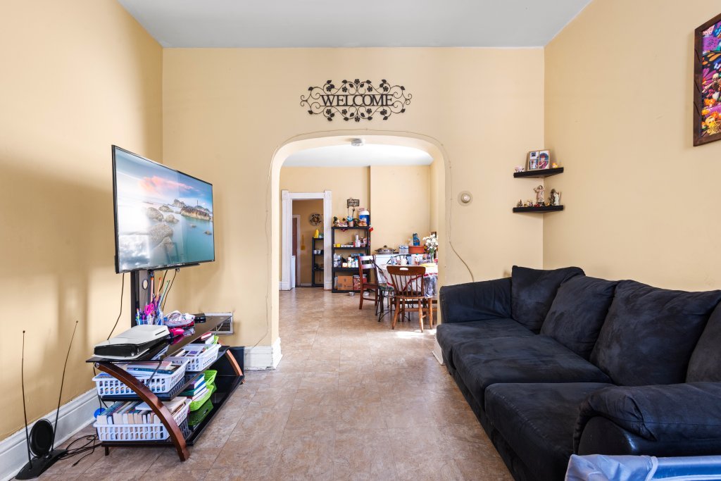 2711 S Hamlin Avenue