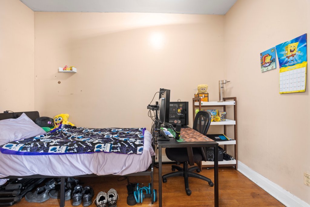 2711 S Hamlin Avenue