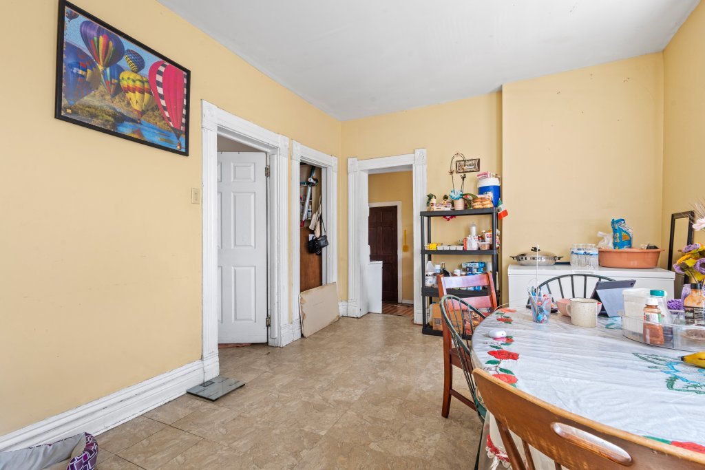 2711 S Hamlin Avenue