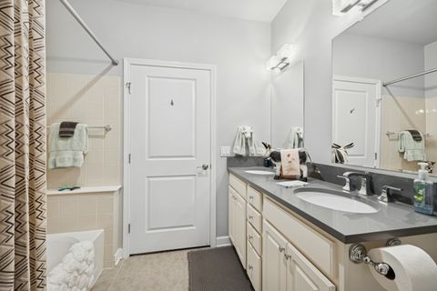 Tiny photo for 1124 Lake Street #511, Oak Park, IL 60301 (MLS # 12478927)