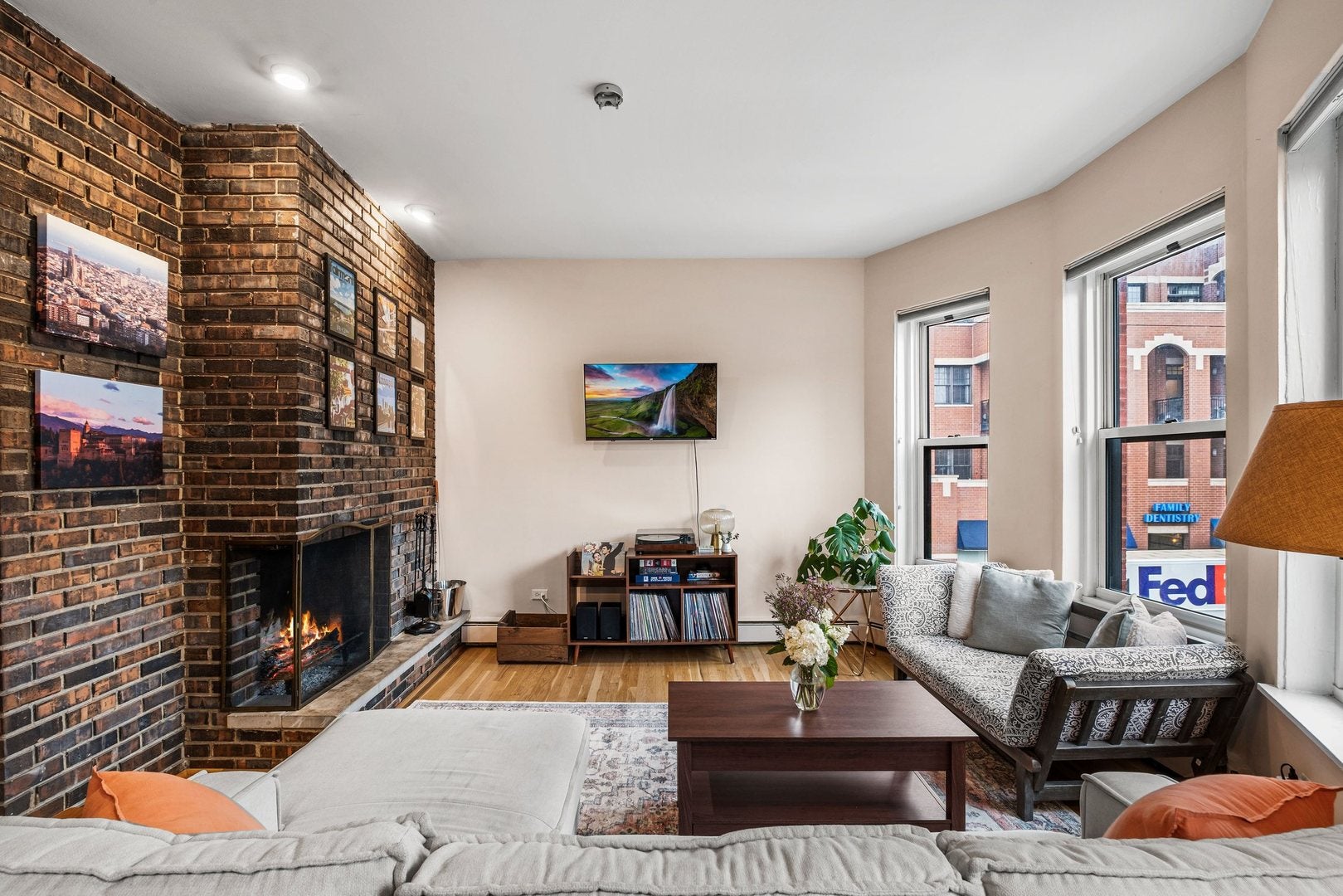 800 W George Street 2
