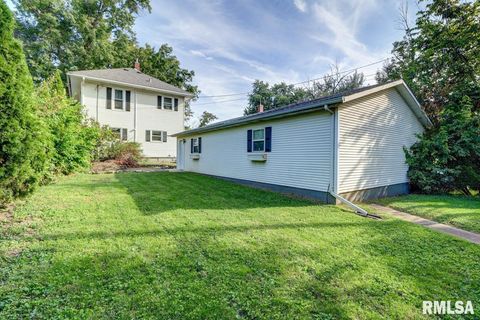 Tiny photo for 823 14TH Avenue S, Clinton, IA 52732 (MLS # QC4267289)