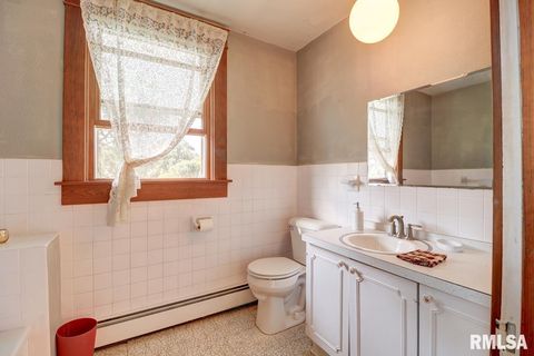 Tiny photo for 823 14TH Avenue S, Clinton, IA 52732 (MLS # QC4267289)