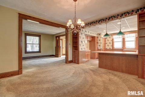 Tiny photo for 823 14TH Avenue S, Clinton, IA 52732 (MLS # QC4267289)