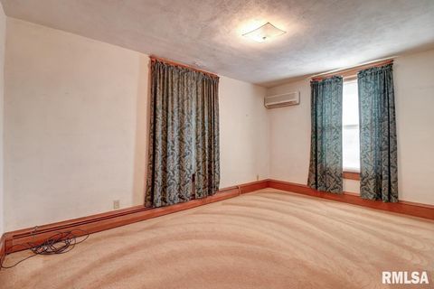 Tiny photo for 823 14TH Avenue S, Clinton, IA 52732 (MLS # QC4267289)