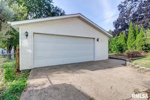 Tiny photo for 823 14TH Avenue S, Clinton, IA 52732 (MLS # QC4267289)