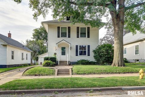 Photo of 823 14TH Avenue S, Clinton, IA 52732 (MLS # QC4267289)