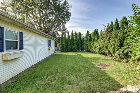 Tiny photo for 823 14TH Avenue S, Clinton, IA 52732 (MLS # QC4267289)