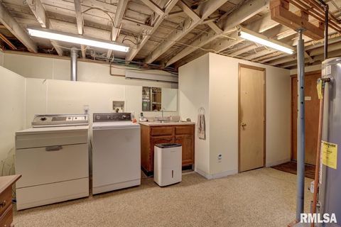 Tiny photo for 823 14TH Avenue S, Clinton, IA 52732 (MLS # QC4267289)