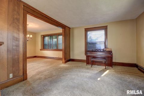 Tiny photo for 823 14TH Avenue S, Clinton, IA 52732 (MLS # QC4267289)