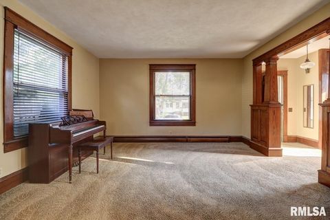 Tiny photo for 823 14TH Avenue S, Clinton, IA 52732 (MLS # QC4267289)