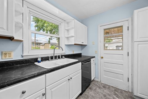 Tiny photo for 1902 W 38th Street, Davenport, IA 52806 (MLS # 12712199)