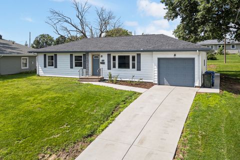 Tiny photo for 1902 W 38th Street, Davenport, IA 52806 (MLS # 12712199)