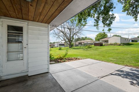 Tiny photo for 1902 W 38th Street, Davenport, IA 52806 (MLS # 12712199)