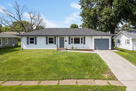 Tiny photo for 1902 W 38th Street, Davenport, IA 52806 (MLS # 12712199)