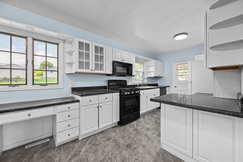 Tiny photo for 1902 W 38th Street, Davenport, IA 52806 (MLS # 12712199)