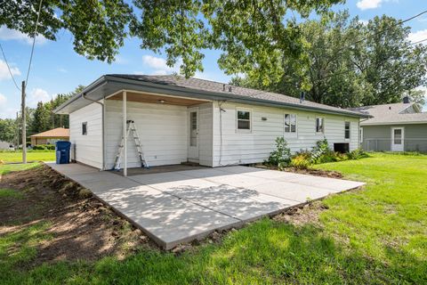 Tiny photo for 1902 W 38th Street, Davenport, IA 52806 (MLS # 12712199)