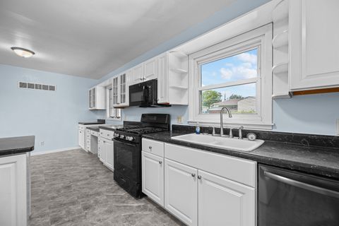 Tiny photo for 1902 W 38th Street, Davenport, IA 52806 (MLS # 12712199)