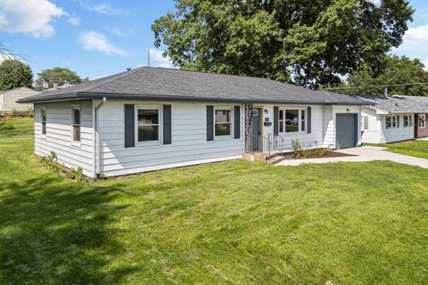 Tiny photo for 1902 W 38th Street, Davenport, IA 52806 (MLS # 12712199)