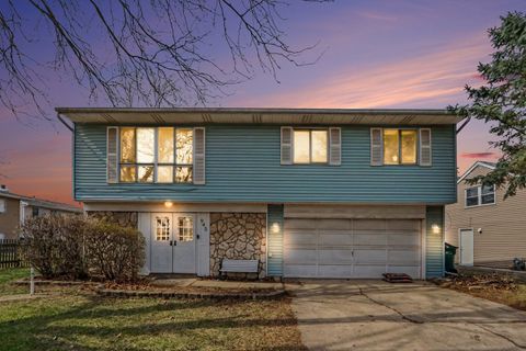 Photo of 945 Surrey Court, Joliet, IL 60431 (MLS # 12591489)