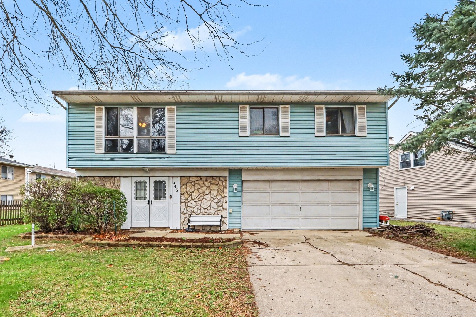 945 Surrey Court