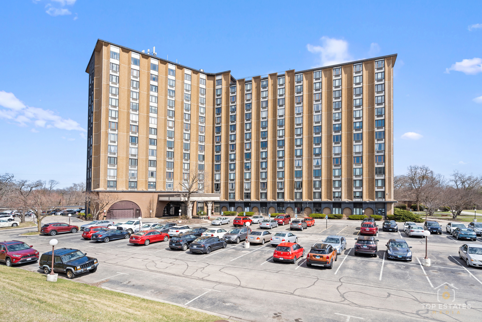 1 Renaissance Place 1121