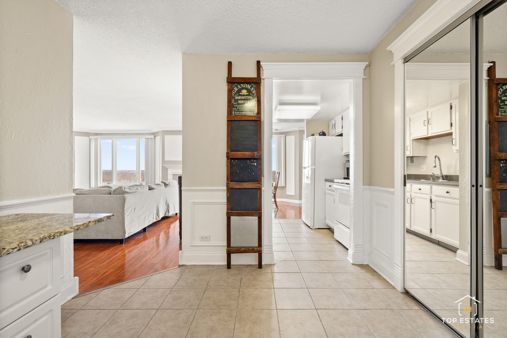 1 Renaissance Place 1121