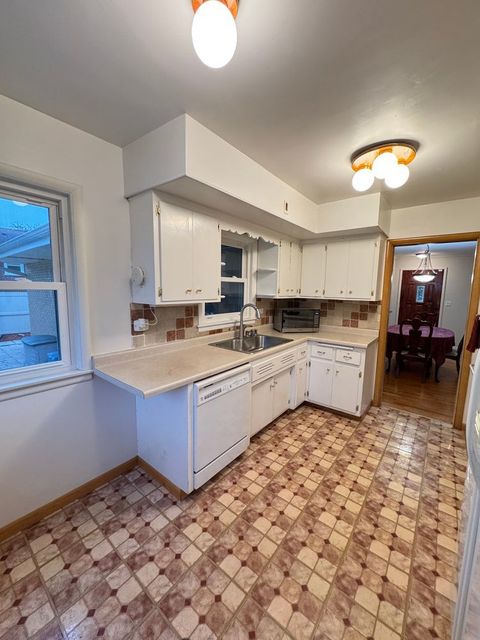 Tiny photo for 901 Brookline Lane, Park Ridge, IL 60068 (MLS # 12565980)