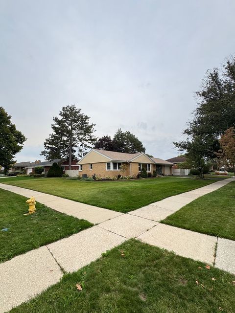 Tiny photo for 901 Brookline Lane, Park Ridge, IL 60068 (MLS # 12565980)