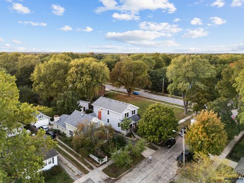 Tiny photo for 123 N Jefferson Street, Batavia, IL 60510 (MLS # 12492305)