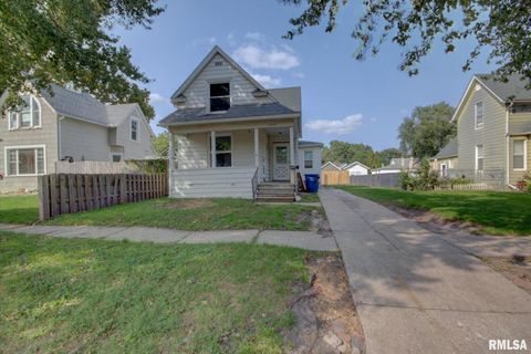 Photo of 2312 W 1ST Street, Davenport, IA 52802 (MLS # QC4257730)