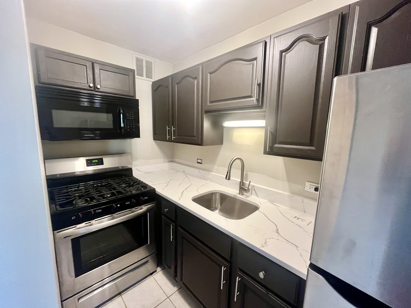 1 E Scott Street 1602
