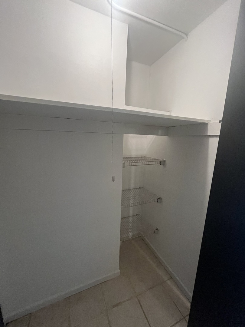 1 E Scott Street 1602