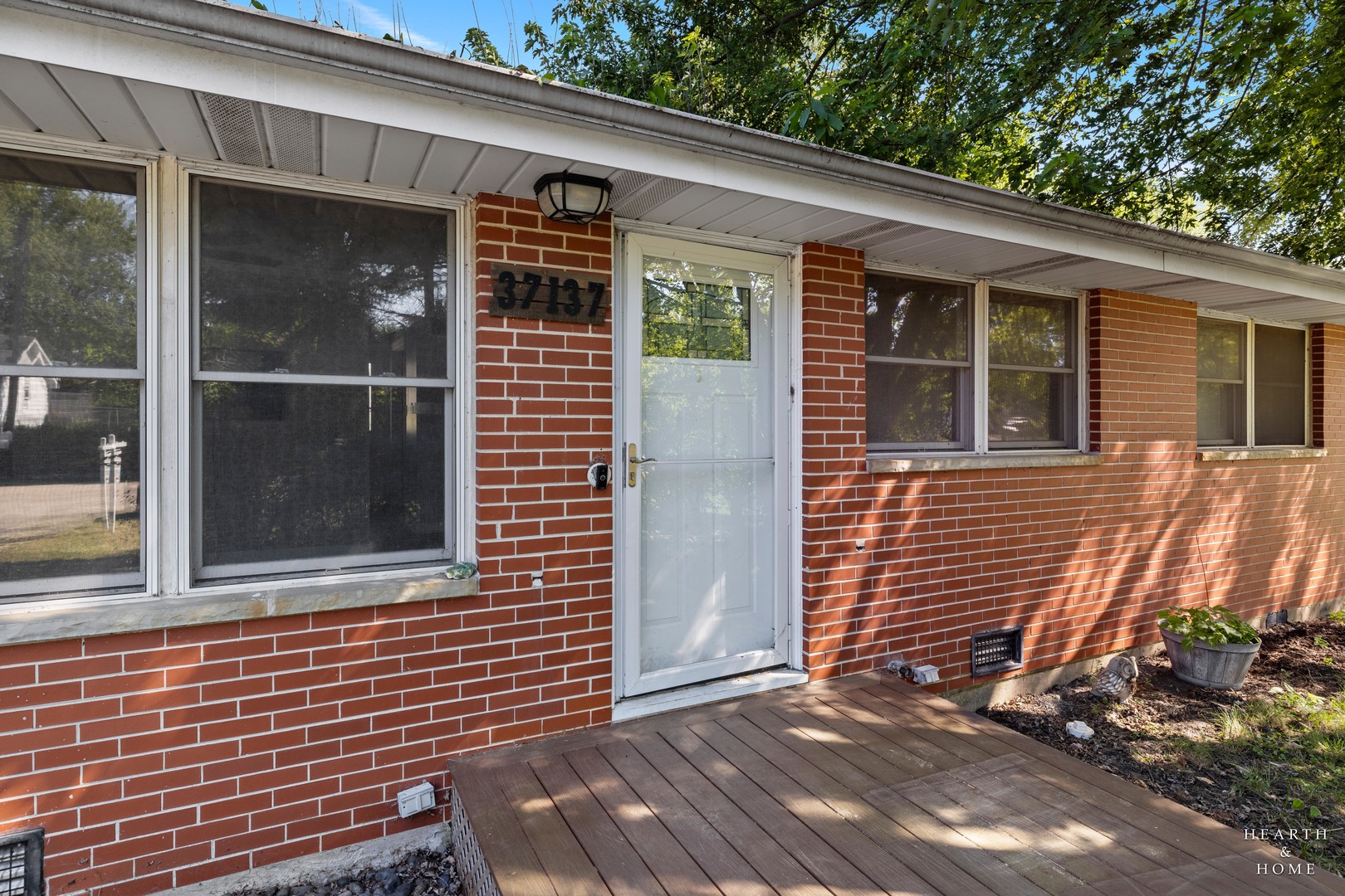 37137 N Summerfield Drive