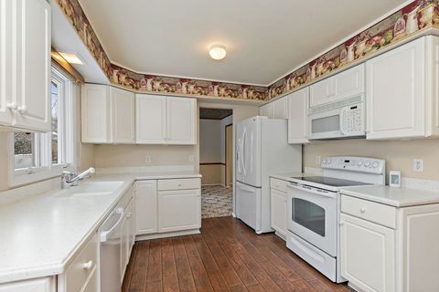 Tiny photo for 1021 Abbey Drive, Crystal Lake, IL 60014 (MLS # 12526783)