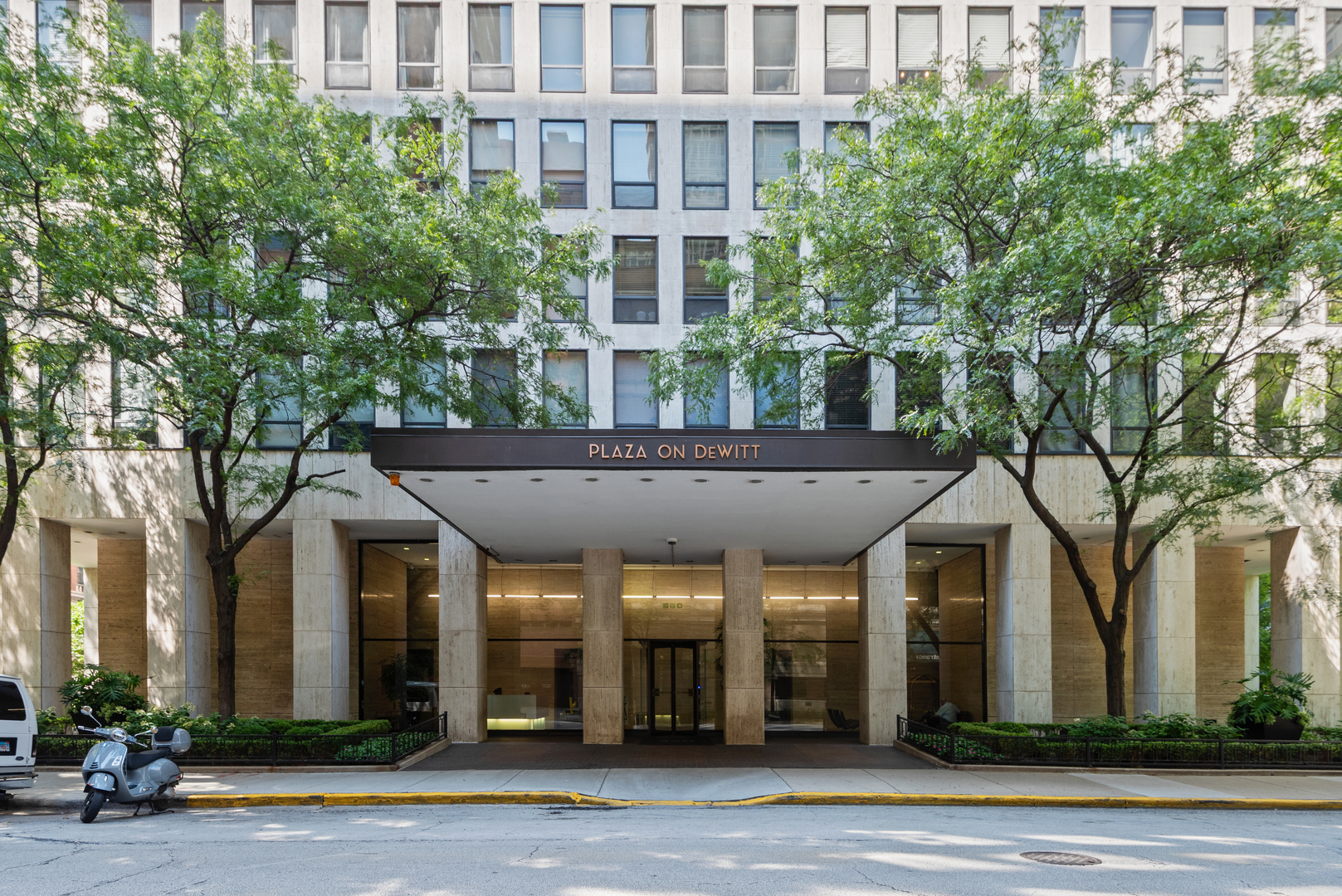 260 E Chestnut Street 611