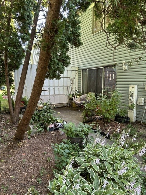 889 Oxford Place 889