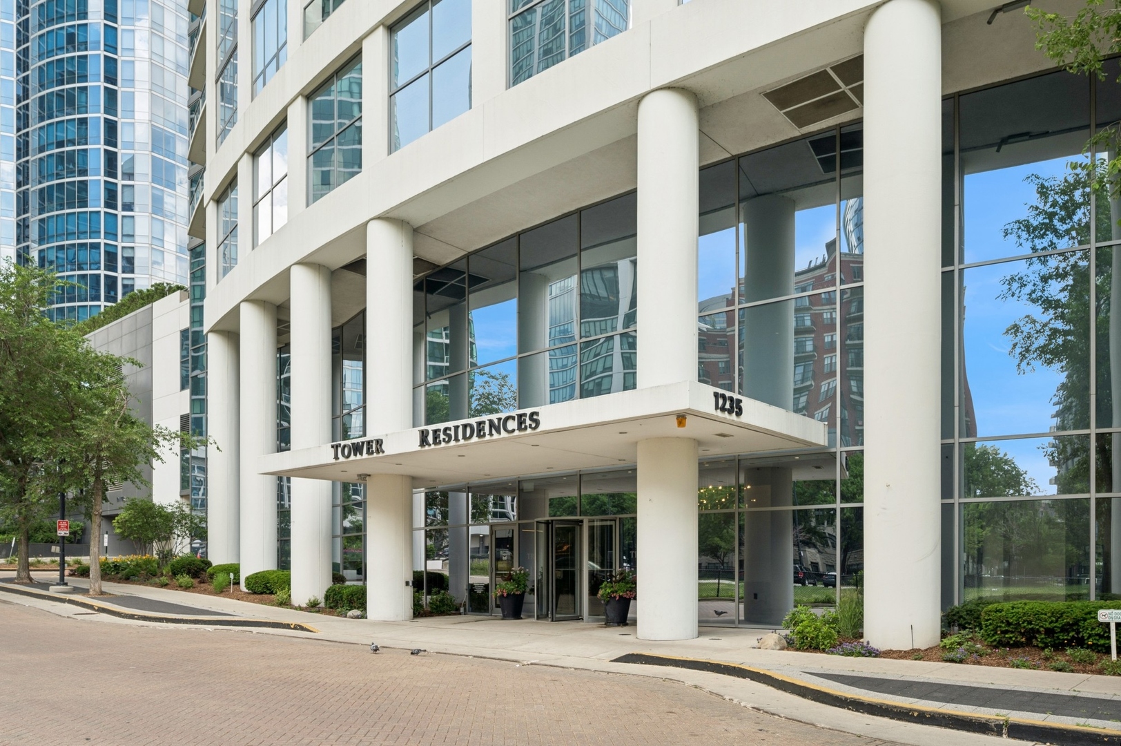 1235 S PRAIRIE Avenue 3607