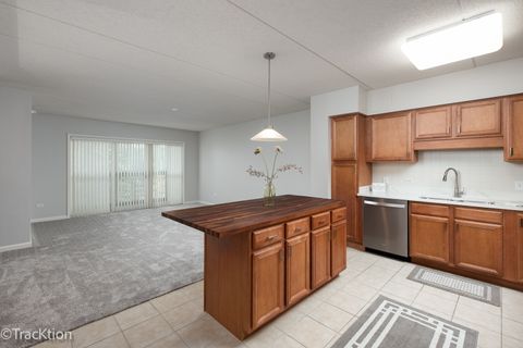 Tiny photo for 1 S Lincoln Avenue #301, Lombard, IL 60148 (MLS # 12444005)