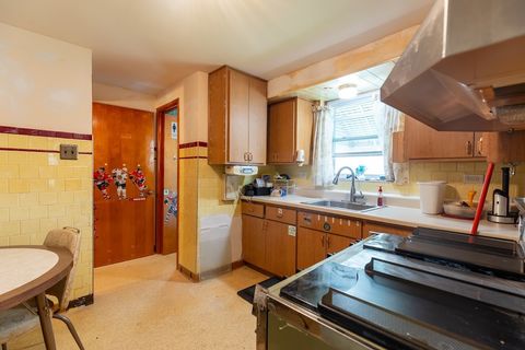 Tiny photo for 2802 Cuyler Avenue, Berwyn, IL 60402 (MLS # 12552768)