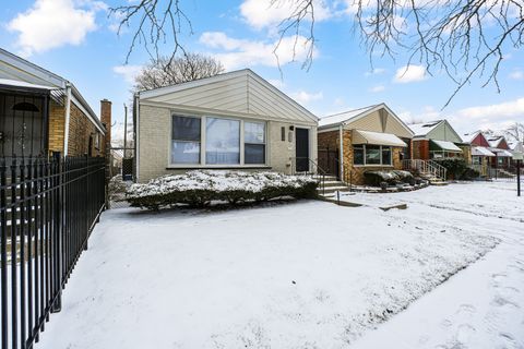 Tiny photo for 4521 S Lawler Avenue, Chicago, IL 60638 (MLS # 12549253)