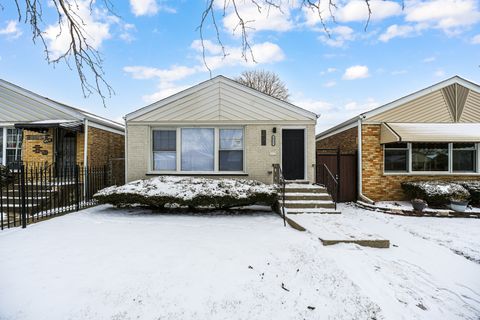 Photo of 4521 S Lawler Avenue, Chicago, IL 60638 (MLS # 12549253)