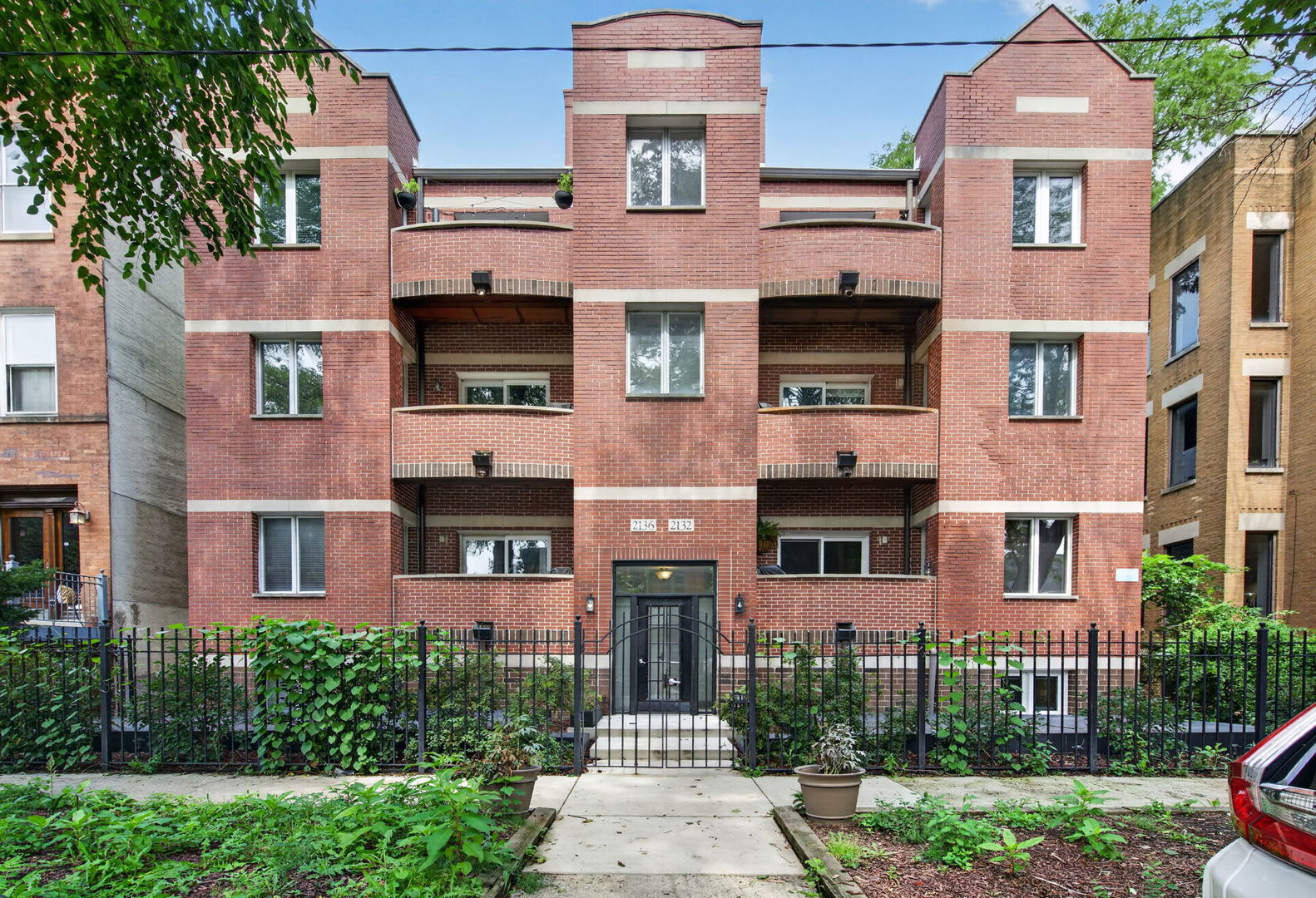 2136 W Evergreen Avenue 1B