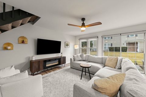 Tiny photo for 1859 Pebble Beach Circle #6, Elk Grove Village, IL 60007 (MLS # 12585300)