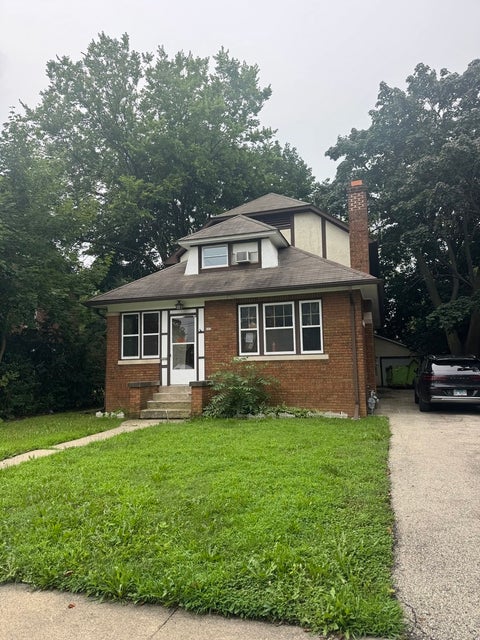 Photo of 621 W Keith Avenue, Waukegan, IL 60085 (MLS # 12735707)