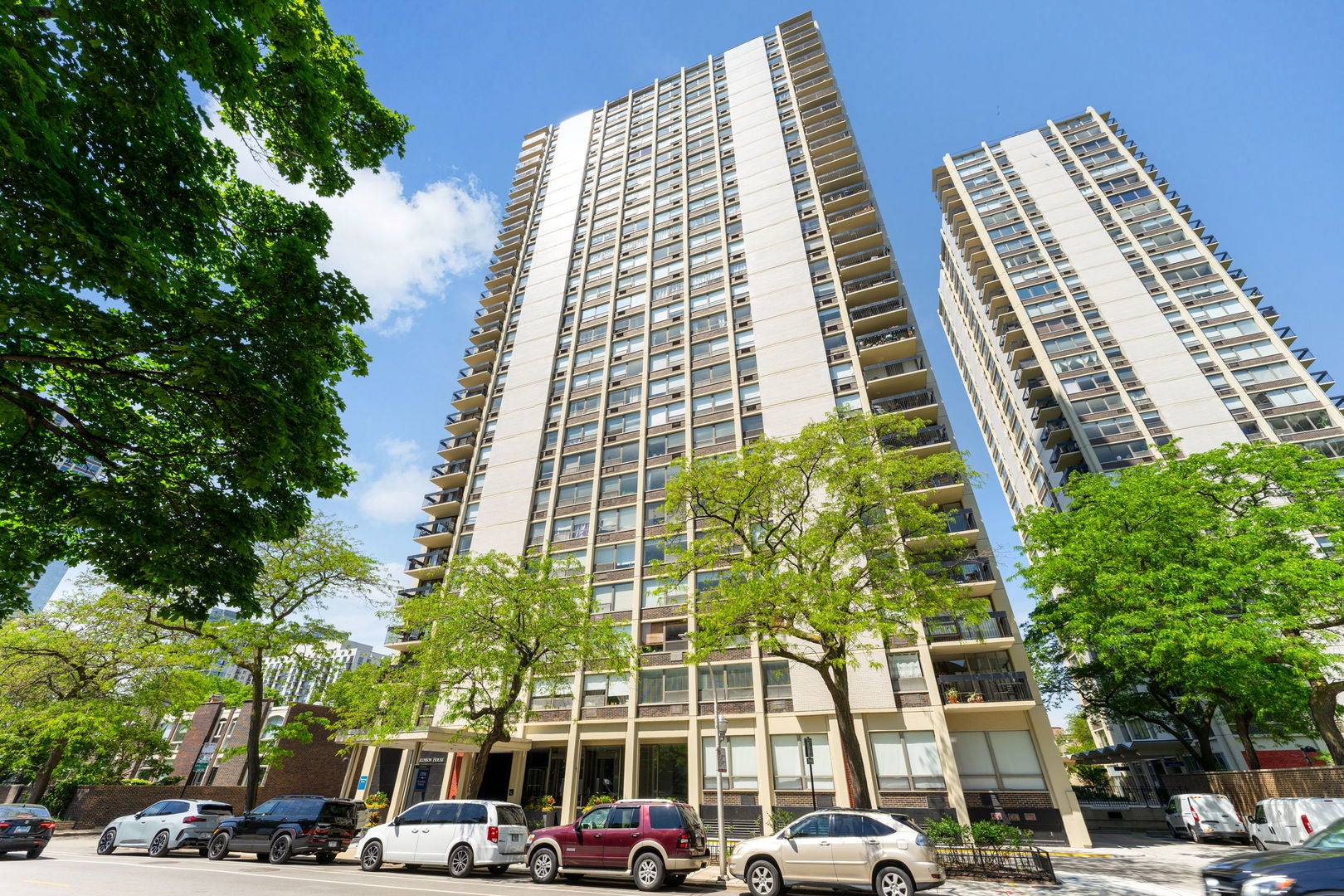 1355 N Sandburg Terrace 1601D