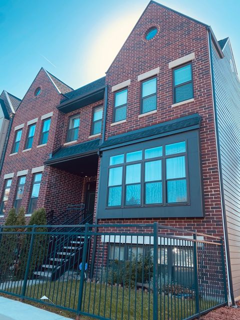 1015 E 43rd Street Chicago IL 60653